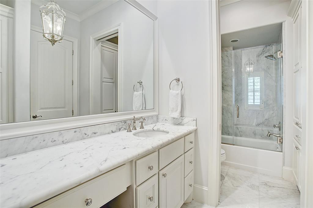 8406 2 Raylin Drive, Spring Valley Village, Texas 77055, 4 Bedrooms Bedrooms, 9 Rooms Rooms,3 BathroomsBathrooms,Single-family,For Sale,Raylin,72648337