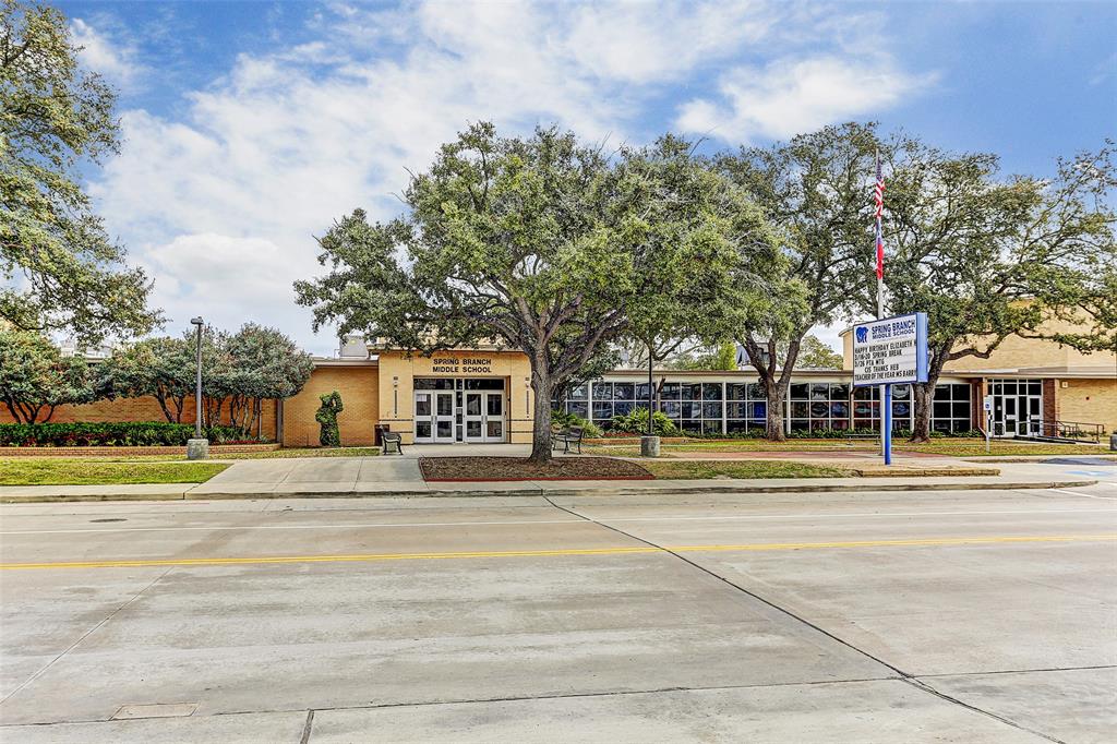 8406 2 Raylin Drive, Spring Valley Village, Texas 77055, 4 Bedrooms Bedrooms, 9 Rooms Rooms,3 BathroomsBathrooms,Single-family,For Sale,Raylin,72648337