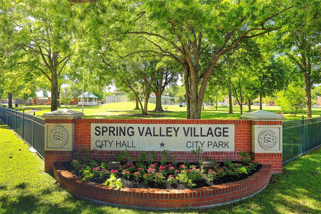 8406 2 Raylin Drive, Spring Valley Village, Texas 77055, 4 Bedrooms Bedrooms, 9 Rooms Rooms,3 BathroomsBathrooms,Single-family,For Sale,Raylin,72648337