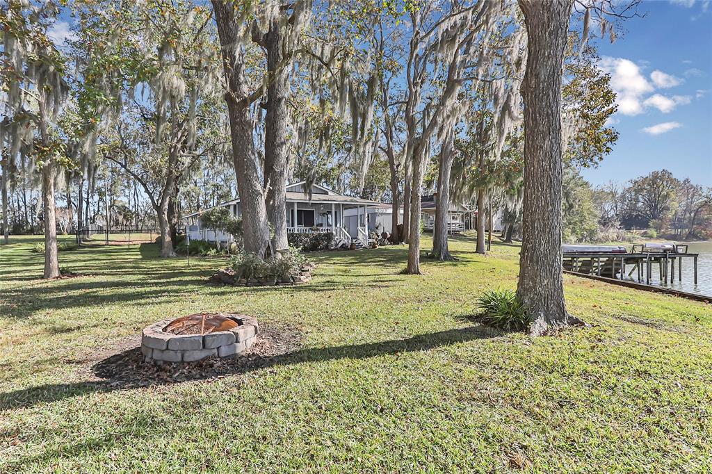 438 E Taylor Lake Circle