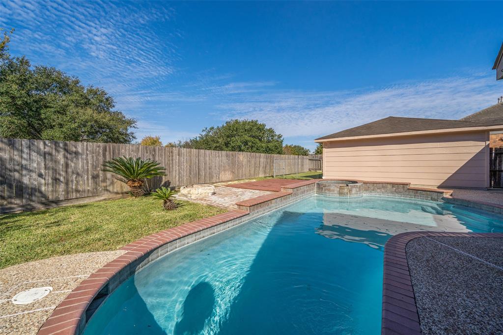 2604 2 Briarglen Drive, Pearland, Texas 77581, 4 Bedrooms Bedrooms, 4 Rooms Rooms,3 BathroomsBathrooms,Single-family,For Sale,Briarglen,19052202