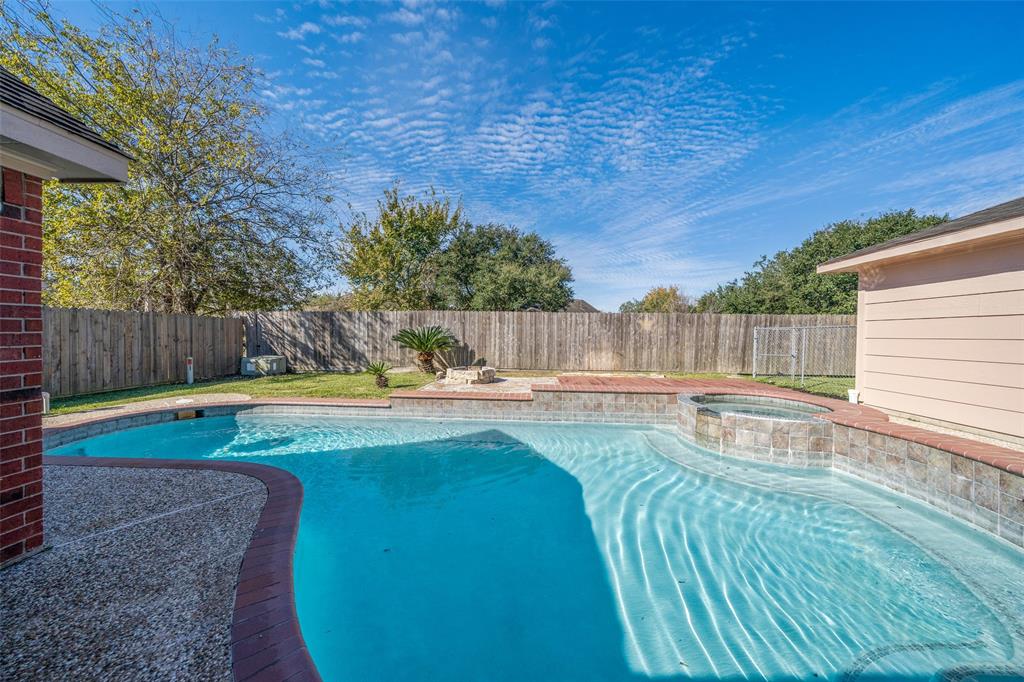 2604 2 Briarglen Drive, Pearland, Texas 77581, 4 Bedrooms Bedrooms, 4 Rooms Rooms,3 BathroomsBathrooms,Single-family,For Sale,Briarglen,19052202