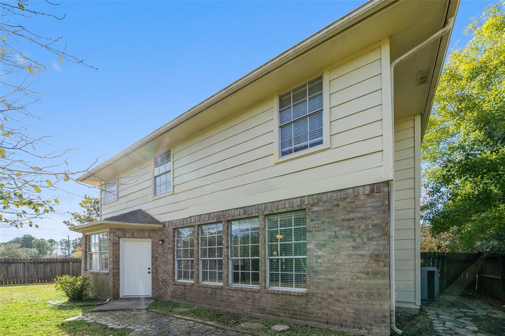 1601 2 Oak Trace Court, Pearland, Texas 77581, 4 Bedrooms Bedrooms, 4 Rooms Rooms,2 BathroomsBathrooms,Single-family,For Sale,Oak Trace,20953411