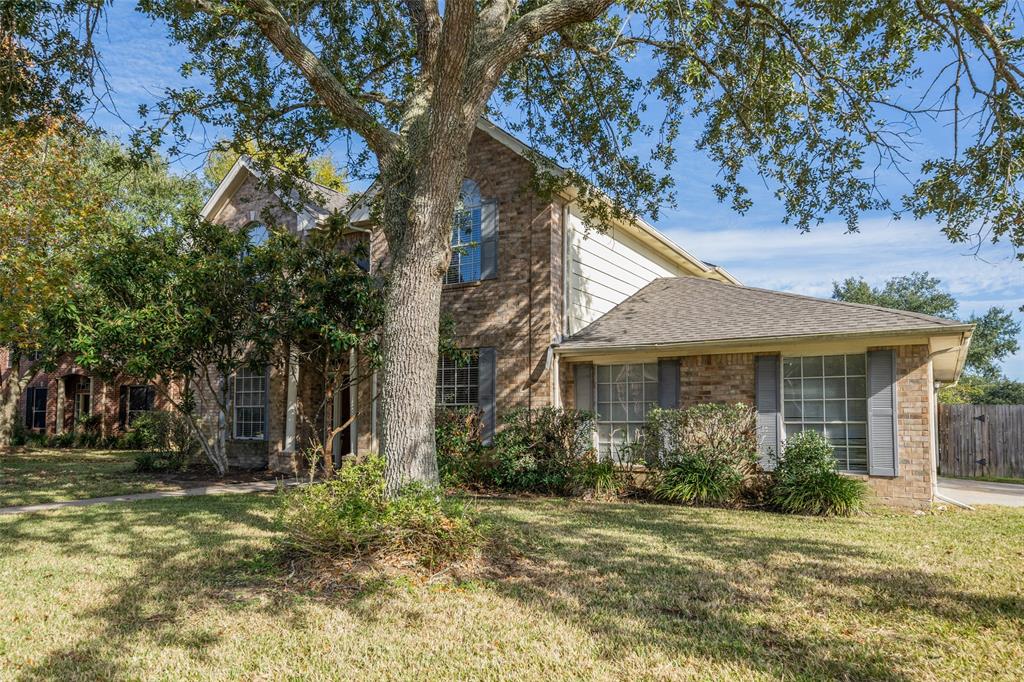 1601 2 Oak Trace Court, Pearland, Texas 77581, 4 Bedrooms Bedrooms, 4 Rooms Rooms,2 BathroomsBathrooms,Single-family,For Sale,Oak Trace,20953411