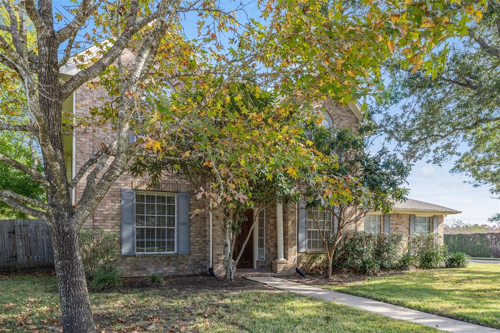 1601 2 Oak Trace Court, Pearland, Texas 77581, 4 Bedrooms Bedrooms, 4 Rooms Rooms,2 BathroomsBathrooms,Single-family,For Sale,Oak Trace,20953411