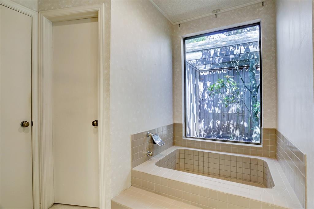 11747 2 Taylorcrest Road, Bunker Hill Village, Texas 77024, 5 Bedrooms Bedrooms, 14 Rooms Rooms,3 BathroomsBathrooms,Single-family,For Sale,Taylorcrest,69152921