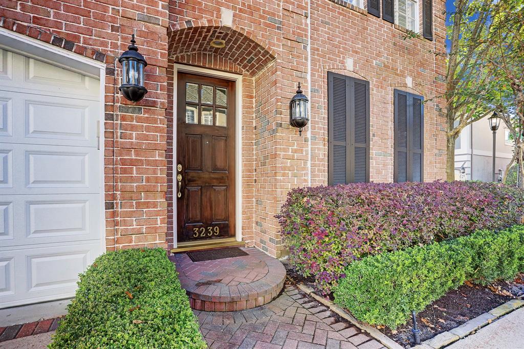 3239 2.5 Pemberton Circle Drive, Houston, Texas 77025, 4 Bedrooms Bedrooms, 7 Rooms Rooms,3 BathroomsBathrooms,Single-family,For Sale,Pemberton Circle,33991766