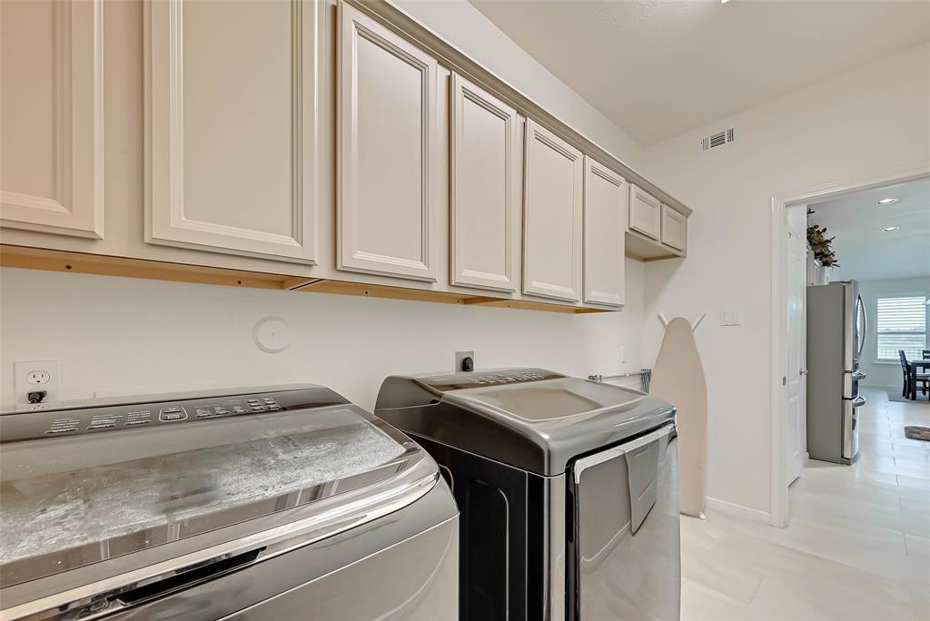 2107 2 Pearl Bay Court, Pearland, Texas 77584, 4 Bedrooms Bedrooms, 11 Rooms Rooms,3 BathroomsBathrooms,Single-family,For Sale,Pearl Bay,54498089