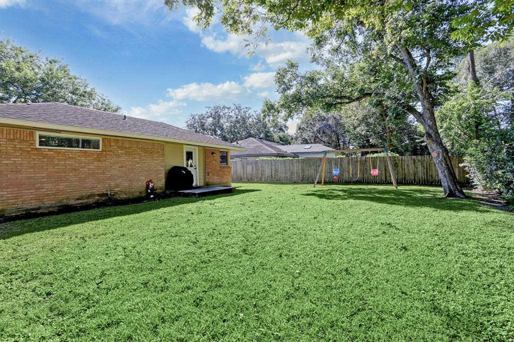 5442 1 Redstart Street, Houston, Texas 77096, 3 Bedrooms Bedrooms, 7 Rooms Rooms,2 BathroomsBathrooms,Single-family,For Sale,Redstart,97690316