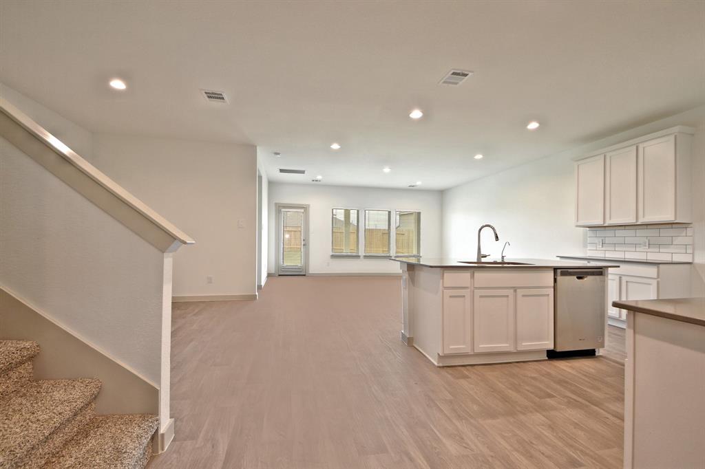 8223 2 Buck Lane, Rosharon, Texas 77583, 4 Bedrooms Bedrooms, 13 Rooms Rooms,3 BathroomsBathrooms,Single-family,For Sale,Buck,63837442