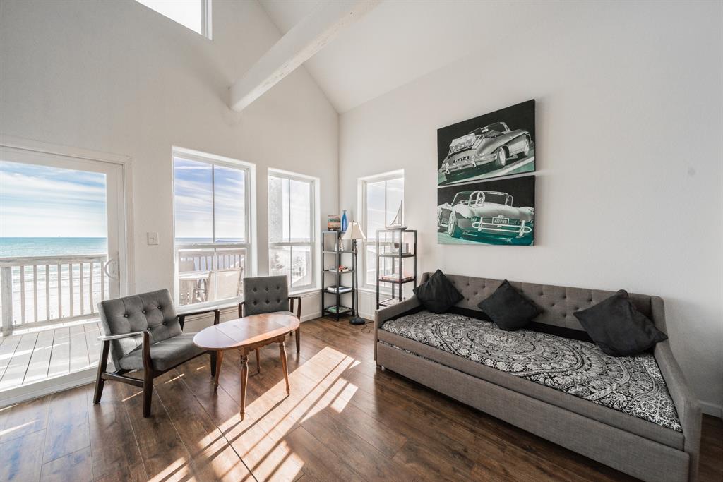 11207 2 Bernice Drive, Galveston, Texas 77554, 5 Bedrooms Bedrooms, 8 Rooms Rooms,3 BathroomsBathrooms,Single-family,For Sale,Bernice,56990668