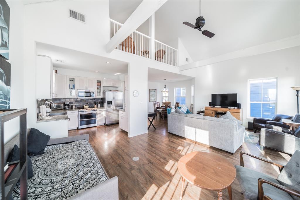 11207 2 Bernice Drive, Galveston, Texas 77554, 5 Bedrooms Bedrooms, 8 Rooms Rooms,3 BathroomsBathrooms,Single-family,For Sale,Bernice,56990668