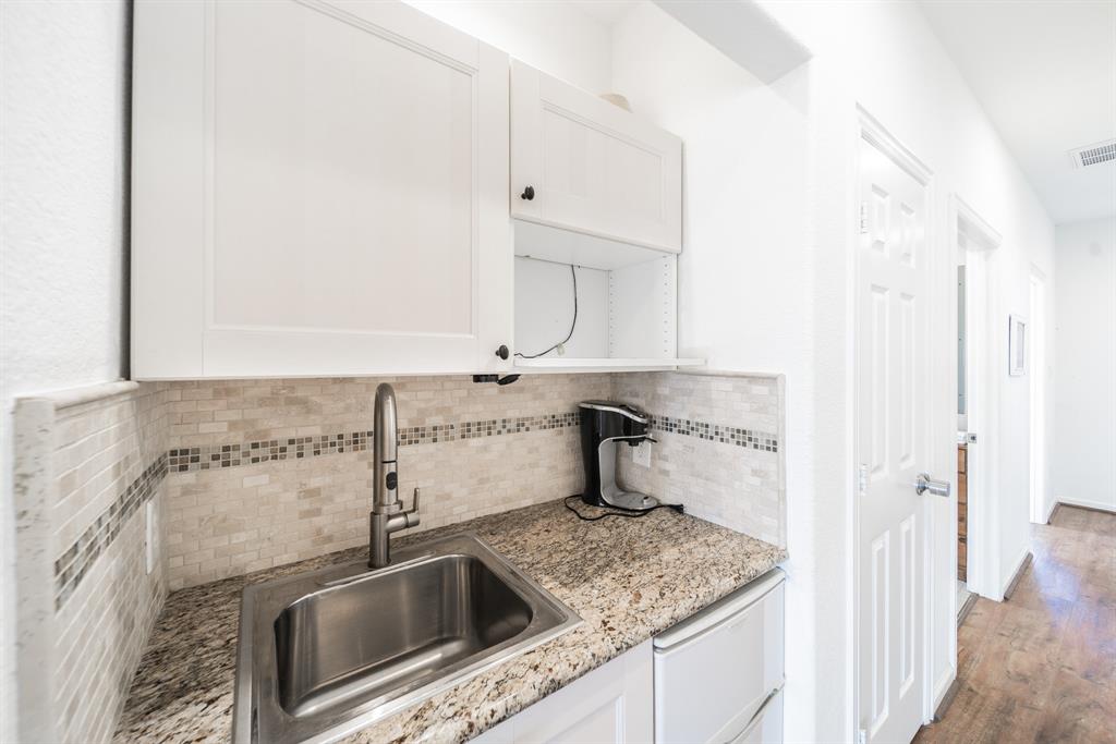 11207 2 Bernice Drive, Galveston, Texas 77554, 5 Bedrooms Bedrooms, 8 Rooms Rooms,3 BathroomsBathrooms,Single-family,For Sale,Bernice,56990668