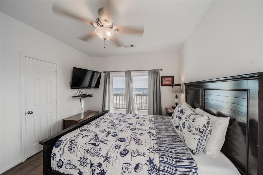 11207 2 Bernice Drive, Galveston, Texas 77554, 5 Bedrooms Bedrooms, 8 Rooms Rooms,3 BathroomsBathrooms,Single-family,For Sale,Bernice,56990668