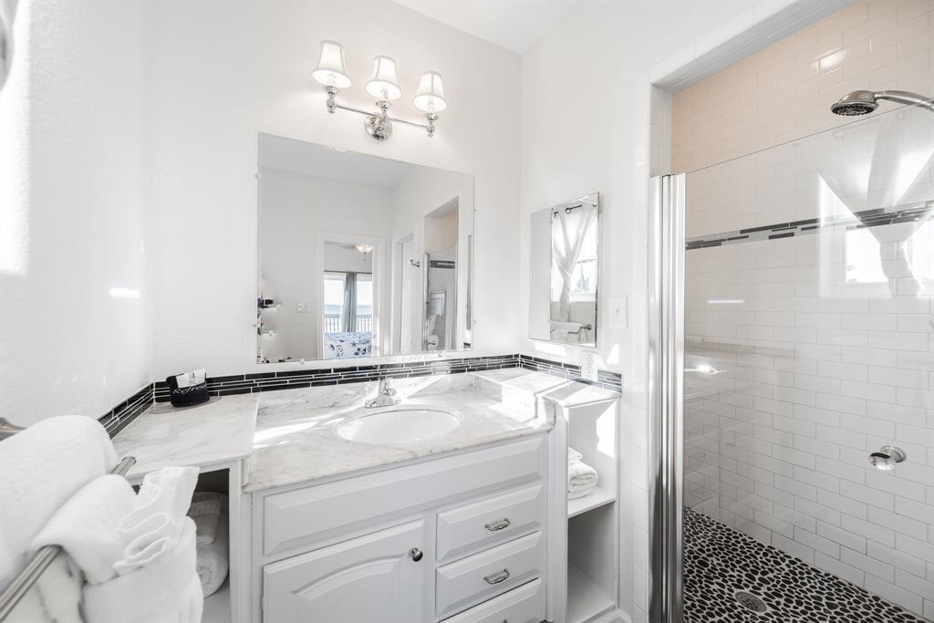 11207 2 Bernice Drive, Galveston, Texas 77554, 5 Bedrooms Bedrooms, 8 Rooms Rooms,3 BathroomsBathrooms,Single-family,For Sale,Bernice,56990668