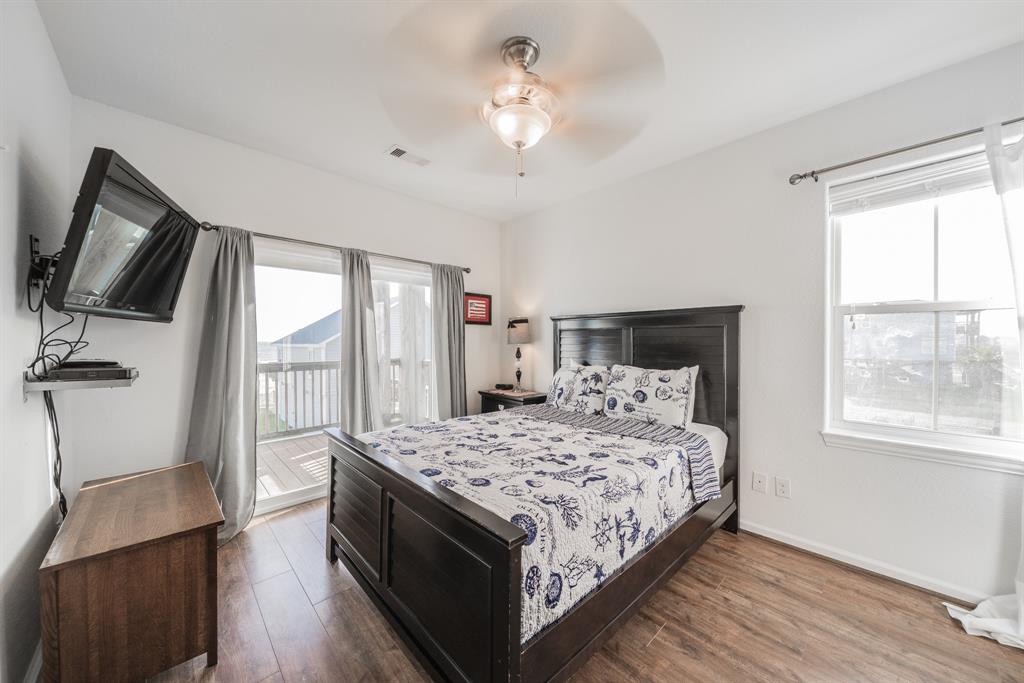 11207 2 Bernice Drive, Galveston, Texas 77554, 5 Bedrooms Bedrooms, 8 Rooms Rooms,3 BathroomsBathrooms,Single-family,For Sale,Bernice,56990668