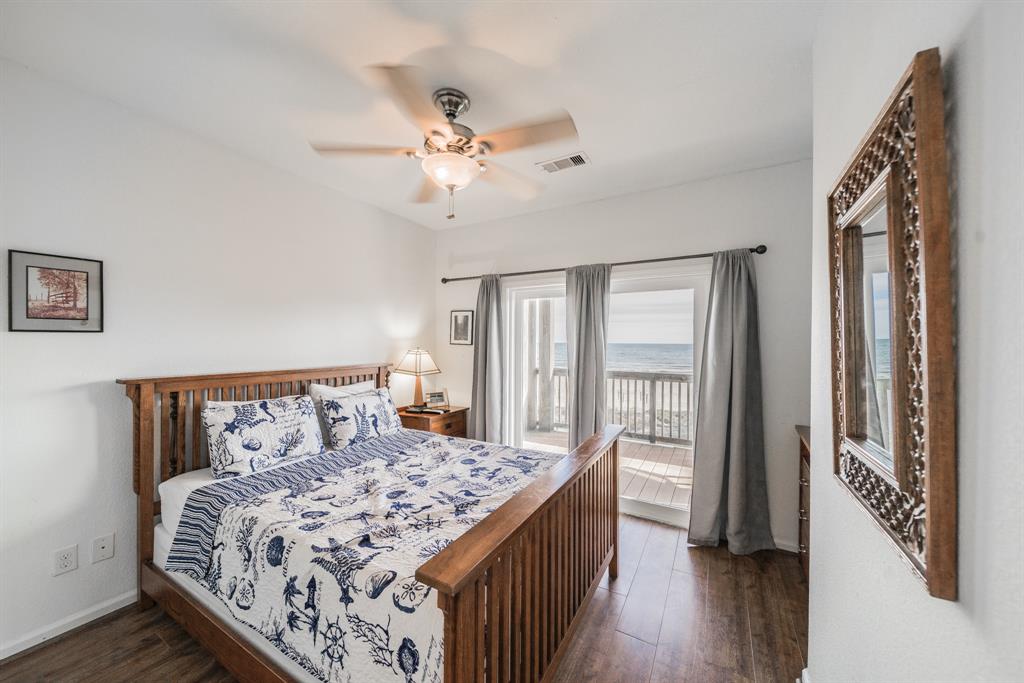 11207 2 Bernice Drive, Galveston, Texas 77554, 5 Bedrooms Bedrooms, 8 Rooms Rooms,3 BathroomsBathrooms,Single-family,For Sale,Bernice,56990668