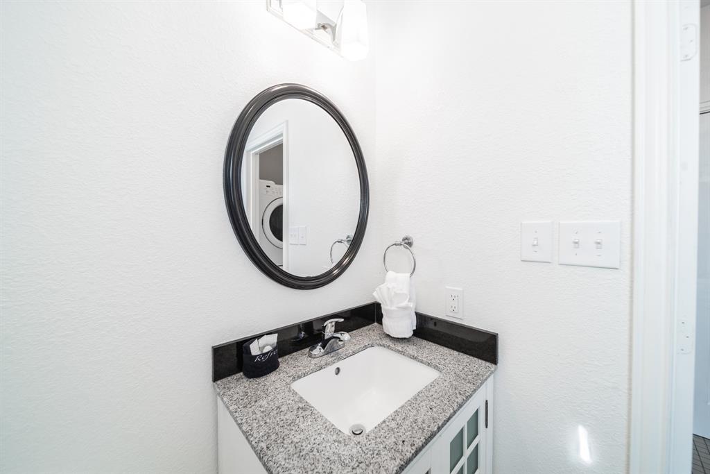 11207 2 Bernice Drive, Galveston, Texas 77554, 5 Bedrooms Bedrooms, 8 Rooms Rooms,3 BathroomsBathrooms,Single-family,For Sale,Bernice,56990668