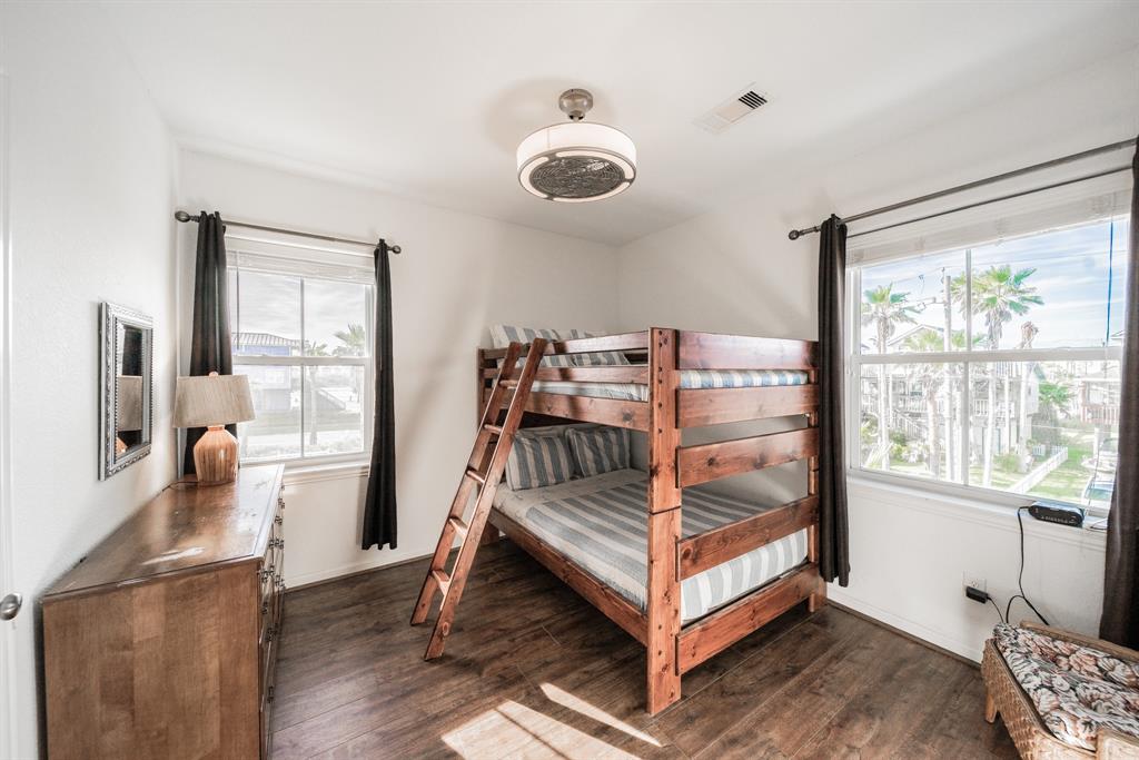 11207 2 Bernice Drive, Galveston, Texas 77554, 5 Bedrooms Bedrooms, 8 Rooms Rooms,3 BathroomsBathrooms,Single-family,For Sale,Bernice,56990668