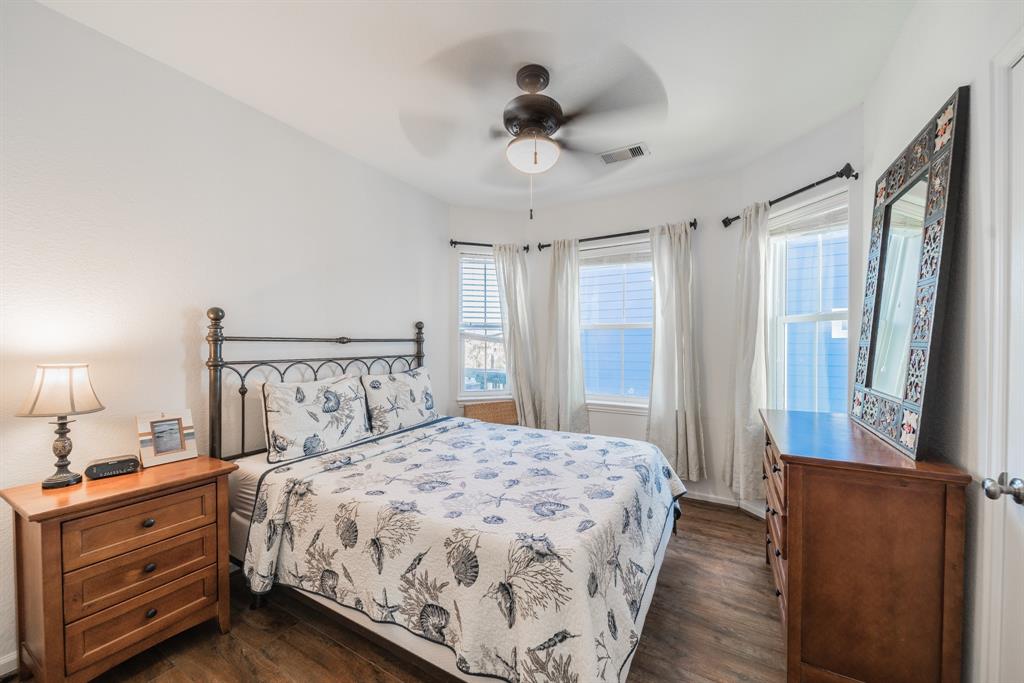 11207 2 Bernice Drive, Galveston, Texas 77554, 5 Bedrooms Bedrooms, 8 Rooms Rooms,3 BathroomsBathrooms,Single-family,For Sale,Bernice,56990668