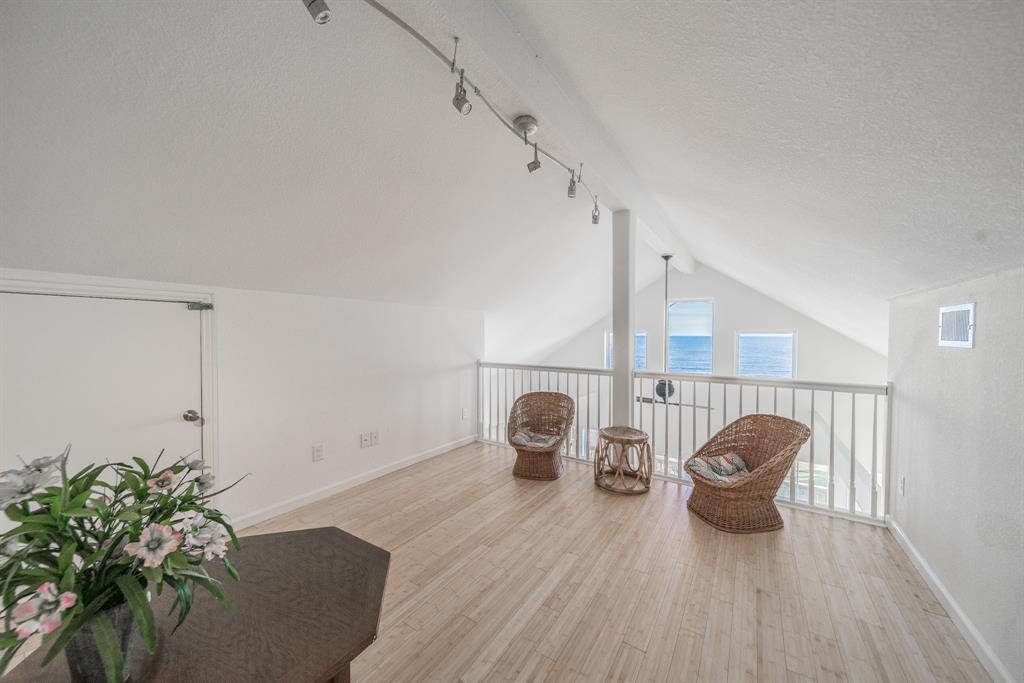 11207 2 Bernice Drive, Galveston, Texas 77554, 5 Bedrooms Bedrooms, 8 Rooms Rooms,3 BathroomsBathrooms,Single-family,For Sale,Bernice,56990668