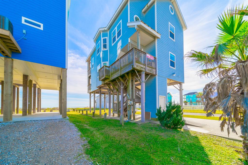 11207 2 Bernice Drive, Galveston, Texas 77554, 5 Bedrooms Bedrooms, 8 Rooms Rooms,3 BathroomsBathrooms,Single-family,For Sale,Bernice,56990668
