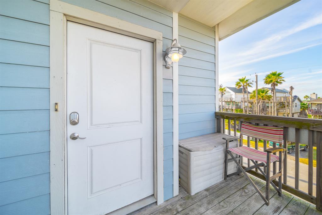 11207 2 Bernice Drive, Galveston, Texas 77554, 5 Bedrooms Bedrooms, 8 Rooms Rooms,3 BathroomsBathrooms,Single-family,For Sale,Bernice,56990668