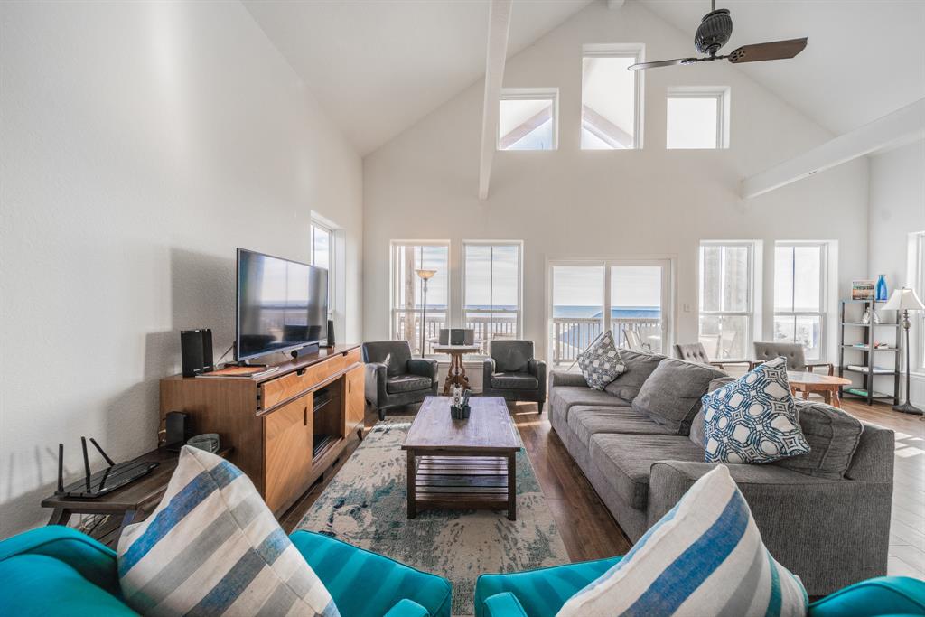 11207 2 Bernice Drive, Galveston, Texas 77554, 5 Bedrooms Bedrooms, 8 Rooms Rooms,3 BathroomsBathrooms,Single-family,For Sale,Bernice,56990668
