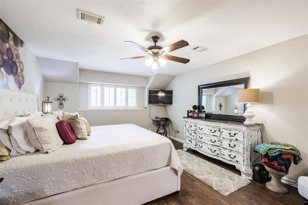 11715 2 Glenway Drive, Houston, Texas 77070, 4 Bedrooms Bedrooms, 4 Rooms Rooms,2 BathroomsBathrooms,Single-family,For Sale,Glenway,84213392