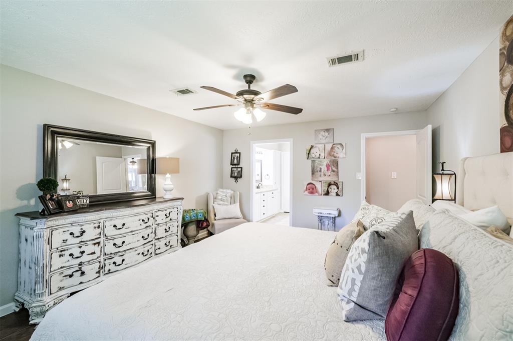 11715 2 Glenway Drive, Houston, Texas 77070, 4 Bedrooms Bedrooms, 4 Rooms Rooms,2 BathroomsBathrooms,Single-family,For Sale,Glenway,84213392