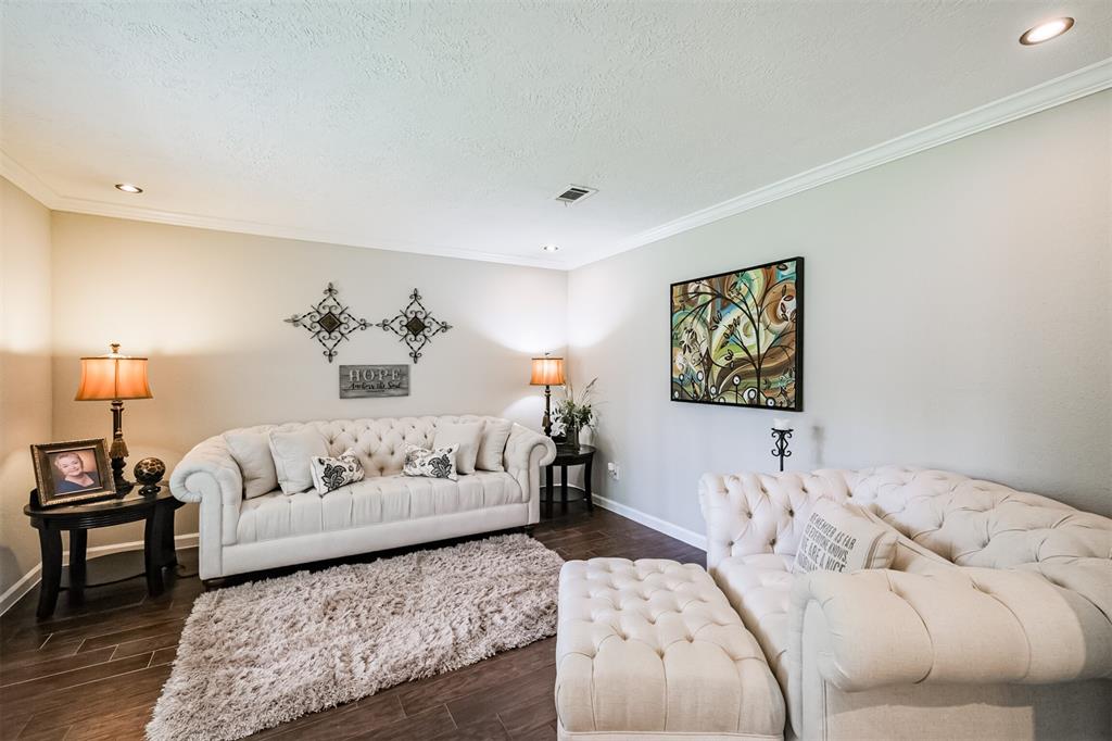 11715 2 Glenway Drive, Houston, Texas 77070, 4 Bedrooms Bedrooms, 4 Rooms Rooms,2 BathroomsBathrooms,Single-family,For Sale,Glenway,84213392