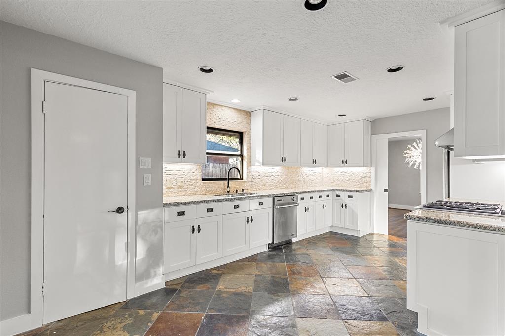 6423 1 Pineshade Lane, Houston, Texas 77008, 3 Bedrooms Bedrooms, 6 Rooms Rooms,2 BathroomsBathrooms,Single-family,For Sale,Pineshade,86186305