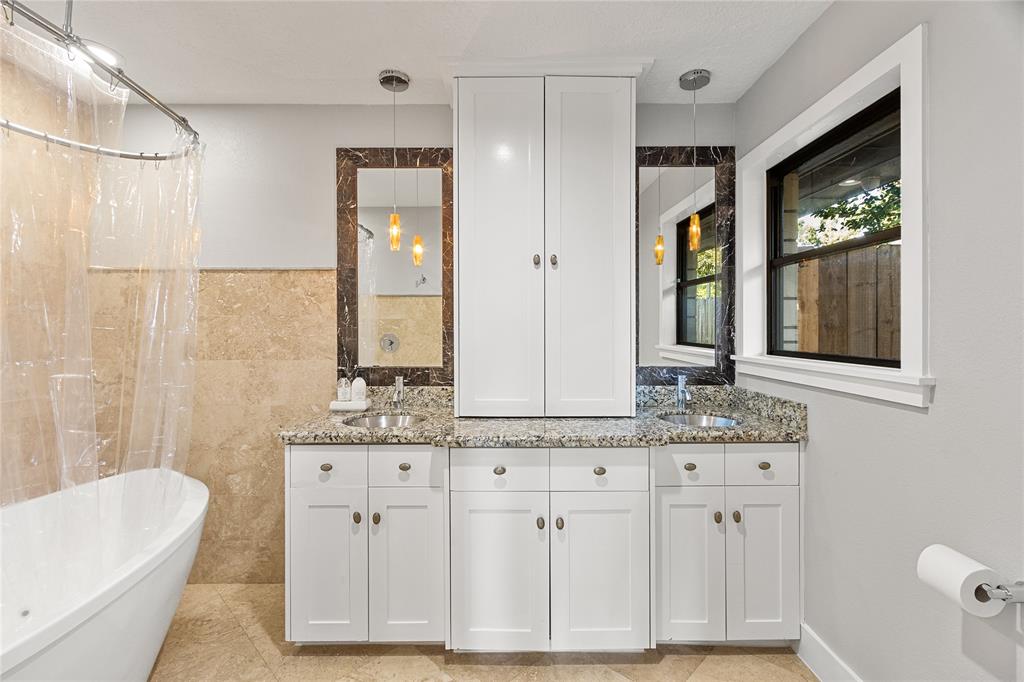 6423 1 Pineshade Lane, Houston, Texas 77008, 3 Bedrooms Bedrooms, 6 Rooms Rooms,2 BathroomsBathrooms,Single-family,For Sale,Pineshade,86186305