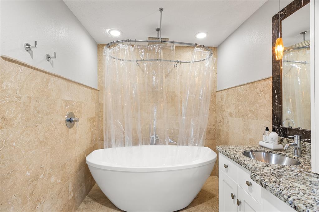 6423 1 Pineshade Lane, Houston, Texas 77008, 3 Bedrooms Bedrooms, 6 Rooms Rooms,2 BathroomsBathrooms,Single-family,For Sale,Pineshade,86186305
