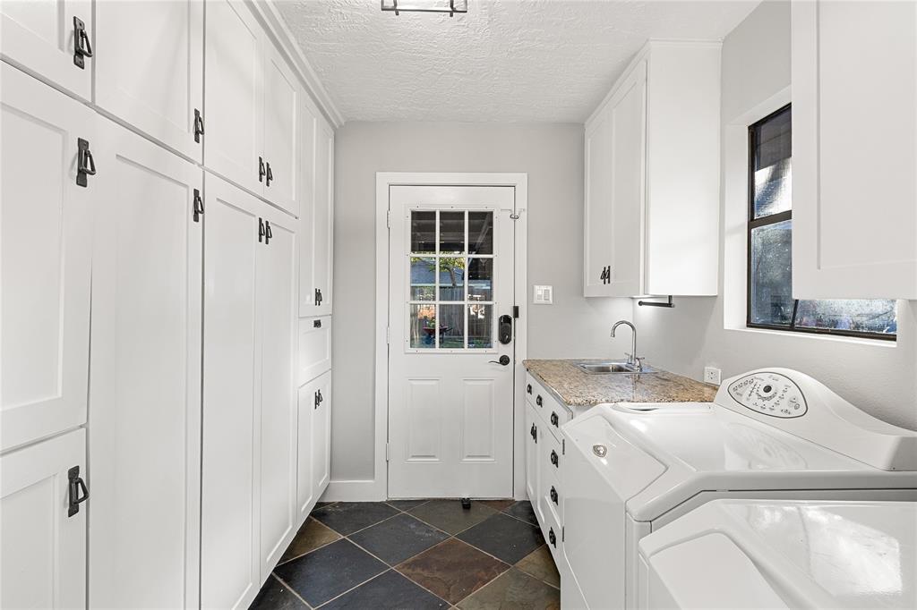 6423 1 Pineshade Lane, Houston, Texas 77008, 3 Bedrooms Bedrooms, 6 Rooms Rooms,2 BathroomsBathrooms,Single-family,For Sale,Pineshade,86186305
