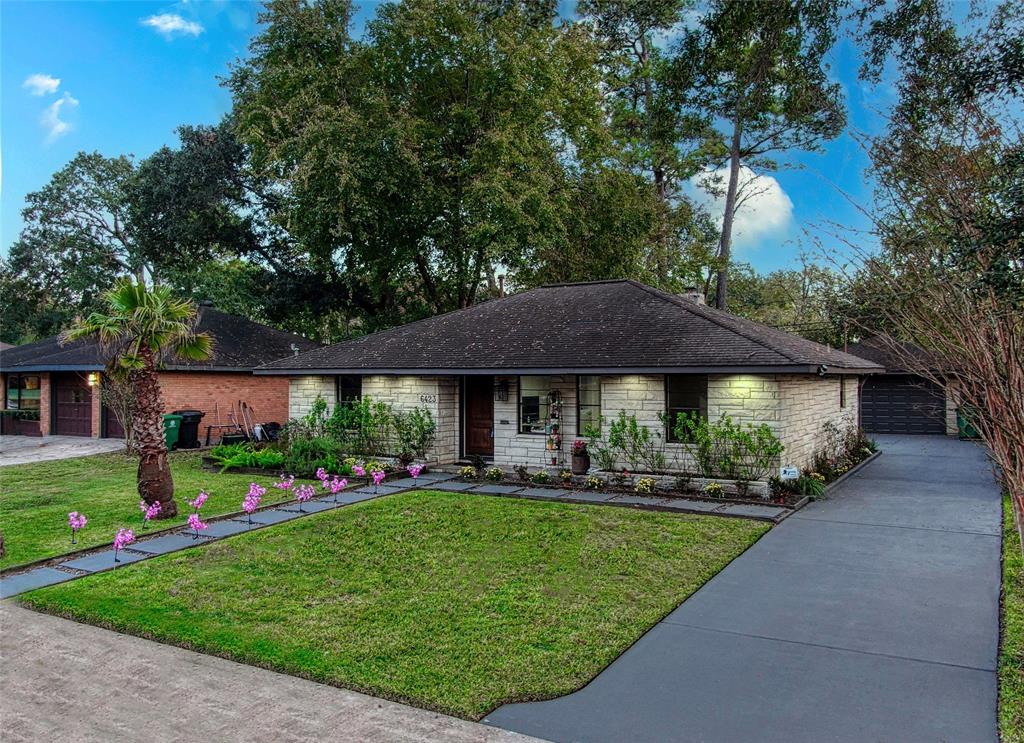 6423 1 Pineshade Lane, Houston, Texas 77008, 3 Bedrooms Bedrooms, 6 Rooms Rooms,2 BathroomsBathrooms,Single-family,For Sale,Pineshade,86186305