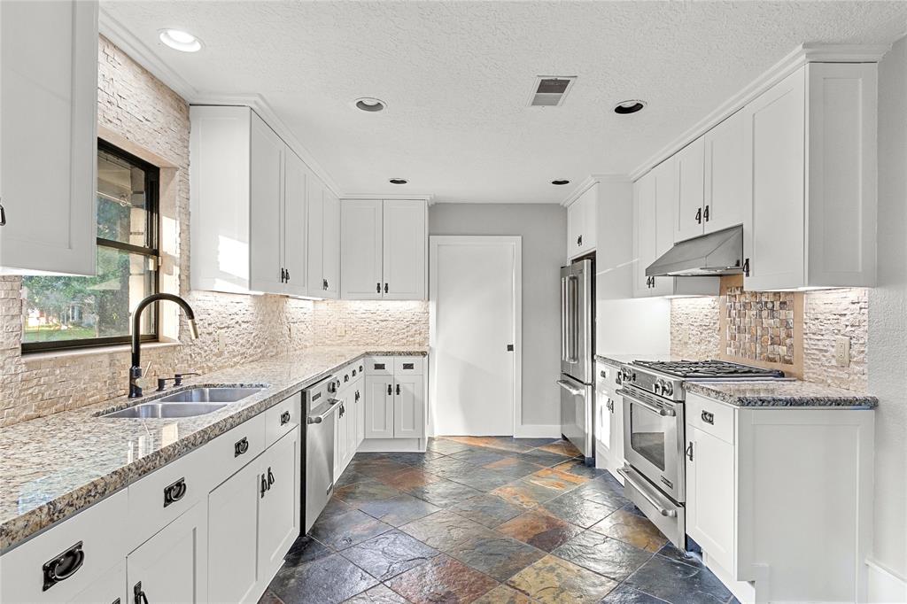 6423 1 Pineshade Lane, Houston, Texas 77008, 3 Bedrooms Bedrooms, 6 Rooms Rooms,2 BathroomsBathrooms,Single-family,For Sale,Pineshade,86186305