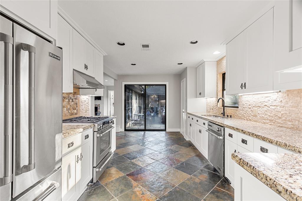 6423 1 Pineshade Lane, Houston, Texas 77008, 3 Bedrooms Bedrooms, 6 Rooms Rooms,2 BathroomsBathrooms,Single-family,For Sale,Pineshade,86186305