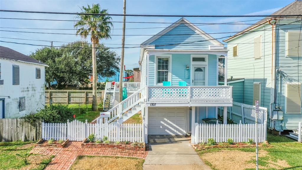 1707 1 18th Street, Galveston, Texas 77550, 2 Bedrooms Bedrooms, 6 Rooms Rooms,1 BathroomBathrooms,Single-family,For Sale,18th,7419864