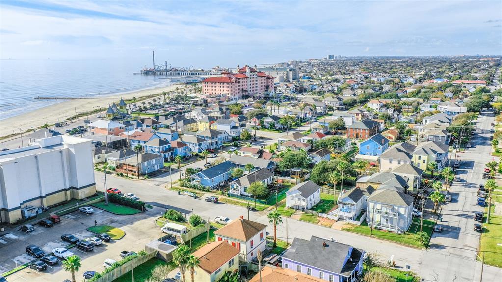 1707 1 18th Street, Galveston, Texas 77550, 2 Bedrooms Bedrooms, 6 Rooms Rooms,1 BathroomBathrooms,Single-family,For Sale,18th,7419864