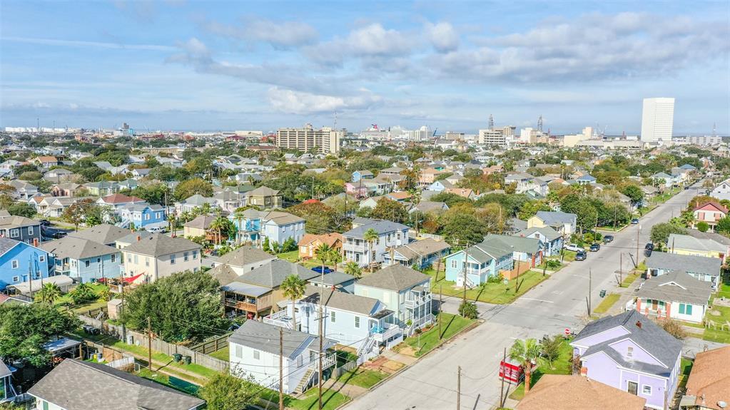 1707 1 18th Street, Galveston, Texas 77550, 2 Bedrooms Bedrooms, 6 Rooms Rooms,1 BathroomBathrooms,Single-family,For Sale,18th,7419864