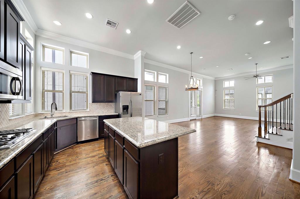 9623 3 Kings Cross Station, Houston, Texas 77045, 3 Bedrooms Bedrooms, 5 Rooms Rooms,3 BathroomsBathrooms,Single-family,For Sale,Kings Cross,55497808