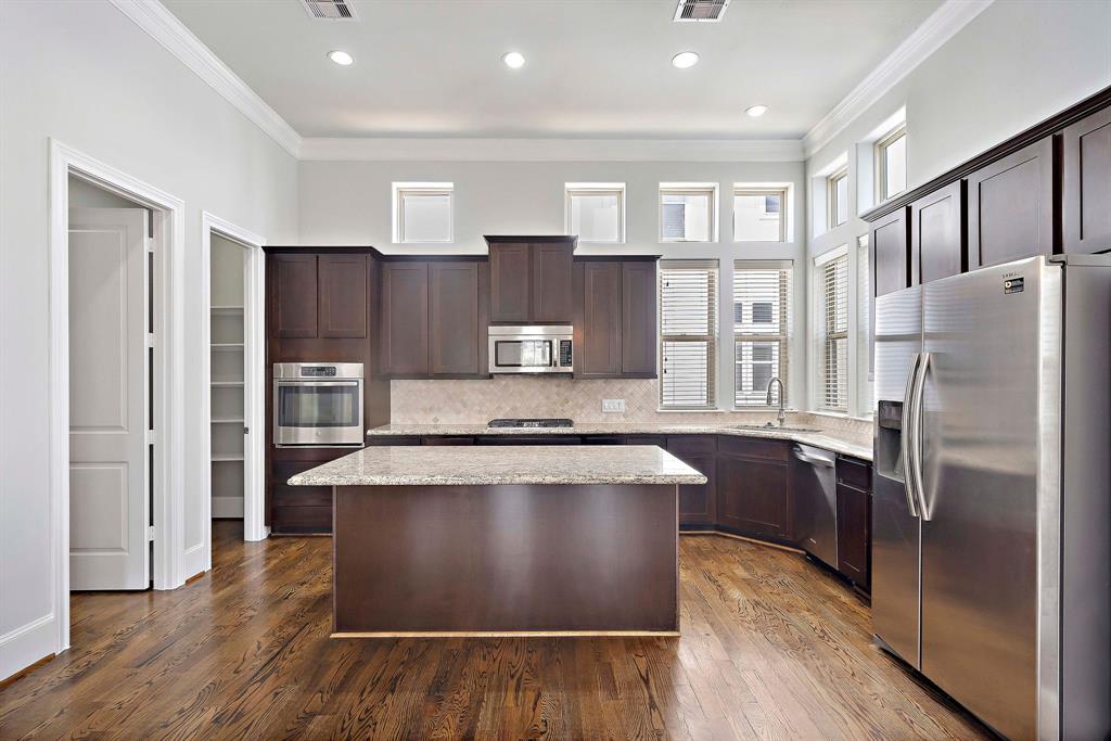9623 3 Kings Cross Station, Houston, Texas 77045, 3 Bedrooms Bedrooms, 5 Rooms Rooms,3 BathroomsBathrooms,Single-family,For Sale,Kings Cross,55497808