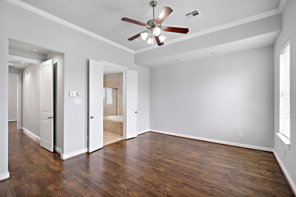 9623 3 Kings Cross Station, Houston, Texas 77045, 3 Bedrooms Bedrooms, 5 Rooms Rooms,3 BathroomsBathrooms,Single-family,For Sale,Kings Cross,55497808