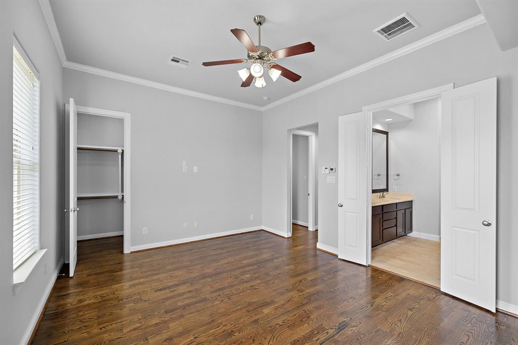9623 3 Kings Cross Station, Houston, Texas 77045, 3 Bedrooms Bedrooms, 5 Rooms Rooms,3 BathroomsBathrooms,Single-family,For Sale,Kings Cross,55497808