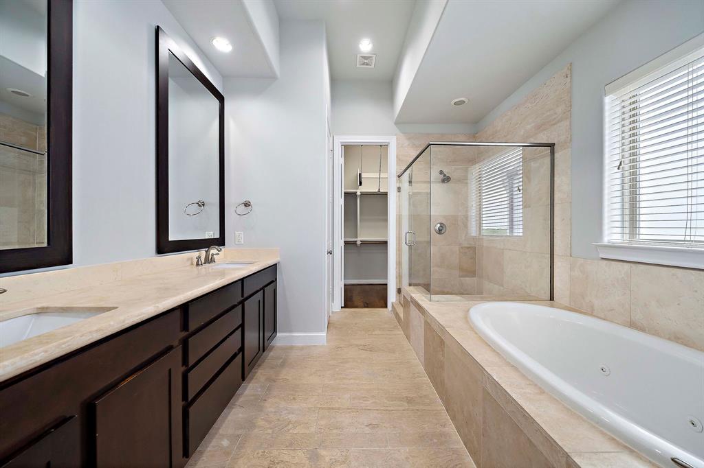 9623 3 Kings Cross Station, Houston, Texas 77045, 3 Bedrooms Bedrooms, 5 Rooms Rooms,3 BathroomsBathrooms,Single-family,For Sale,Kings Cross,55497808