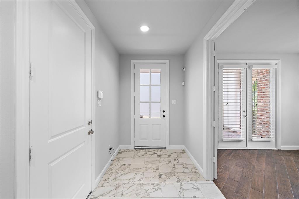 9623 3 Kings Cross Station, Houston, Texas 77045, 3 Bedrooms Bedrooms, 5 Rooms Rooms,3 BathroomsBathrooms,Single-family,For Sale,Kings Cross,55497808