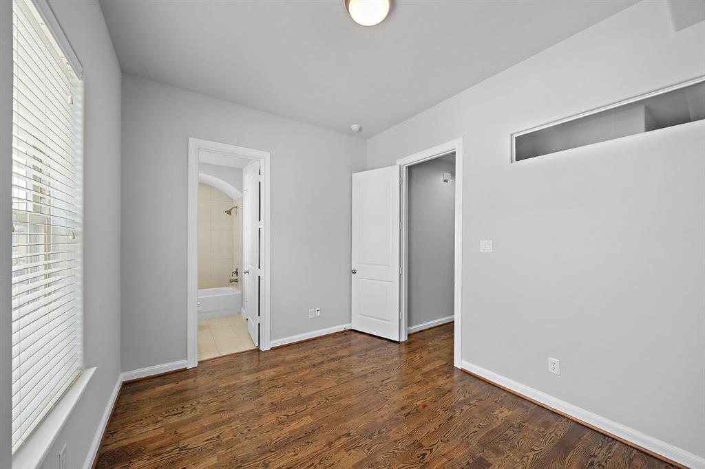 9623 3 Kings Cross Station, Houston, Texas 77045, 3 Bedrooms Bedrooms, 5 Rooms Rooms,3 BathroomsBathrooms,Single-family,For Sale,Kings Cross,55497808