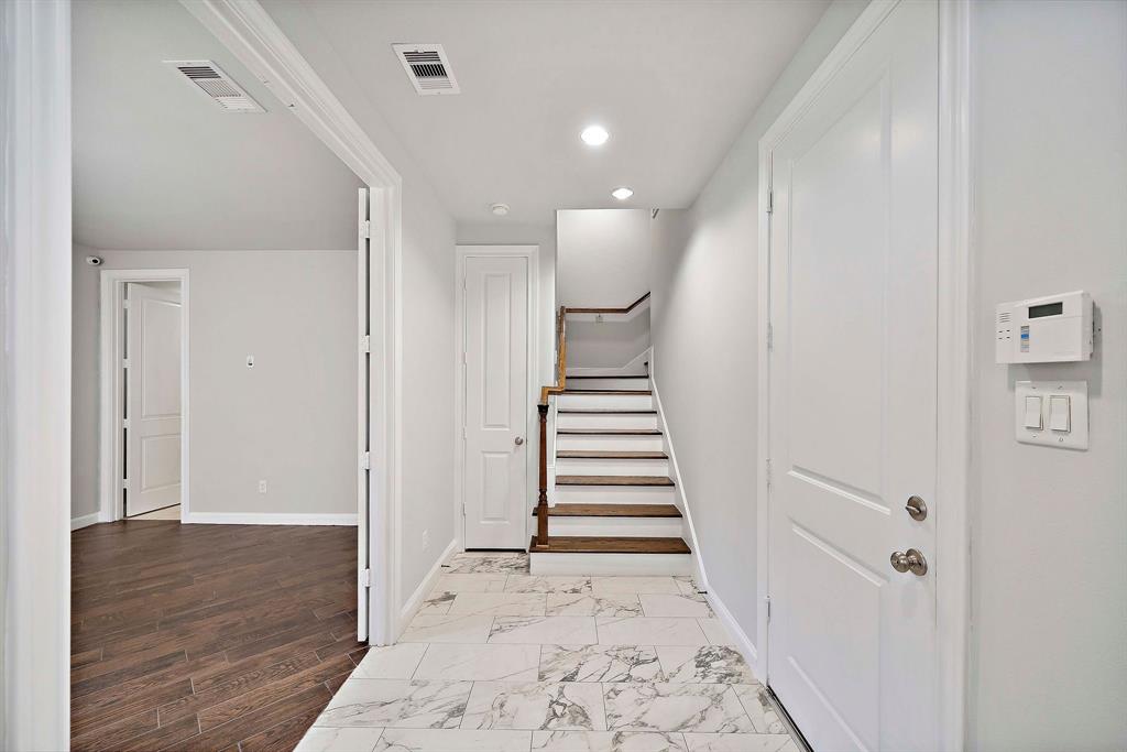 9623 3 Kings Cross Station, Houston, Texas 77045, 3 Bedrooms Bedrooms, 5 Rooms Rooms,3 BathroomsBathrooms,Single-family,For Sale,Kings Cross,55497808