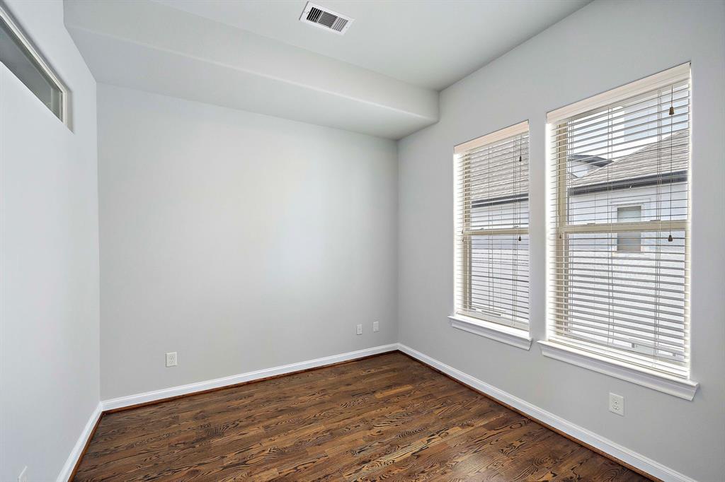 9623 3 Kings Cross Station, Houston, Texas 77045, 3 Bedrooms Bedrooms, 5 Rooms Rooms,3 BathroomsBathrooms,Single-family,For Sale,Kings Cross,55497808
